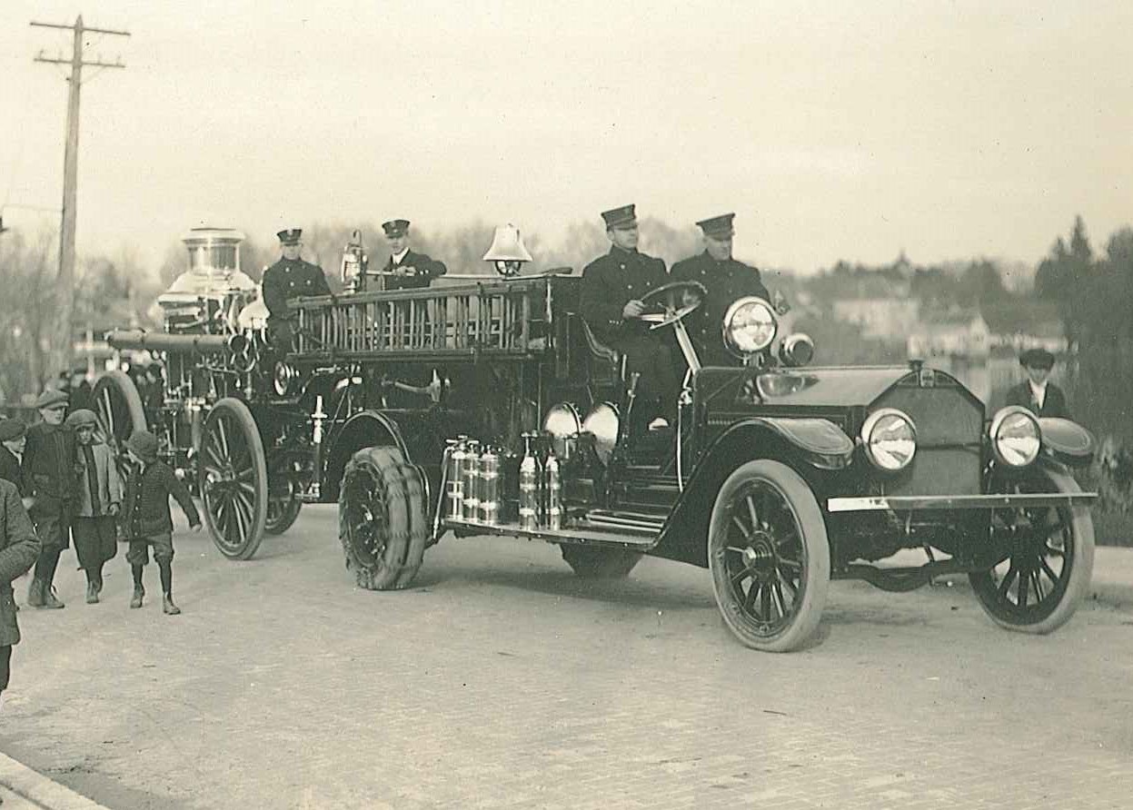 MOTORIZED APPARATUS - Canadian Fire Fighters Museum